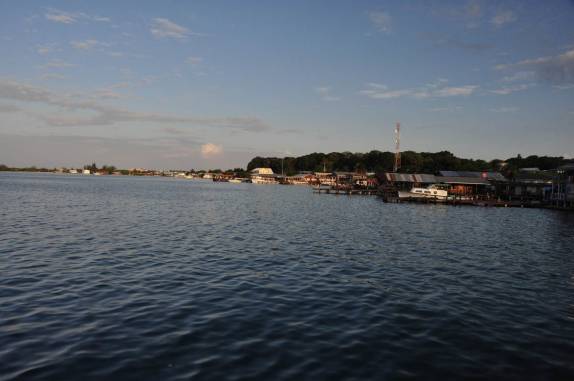 Dia nascendo em Utila, ilha no litoral norte de Honduras